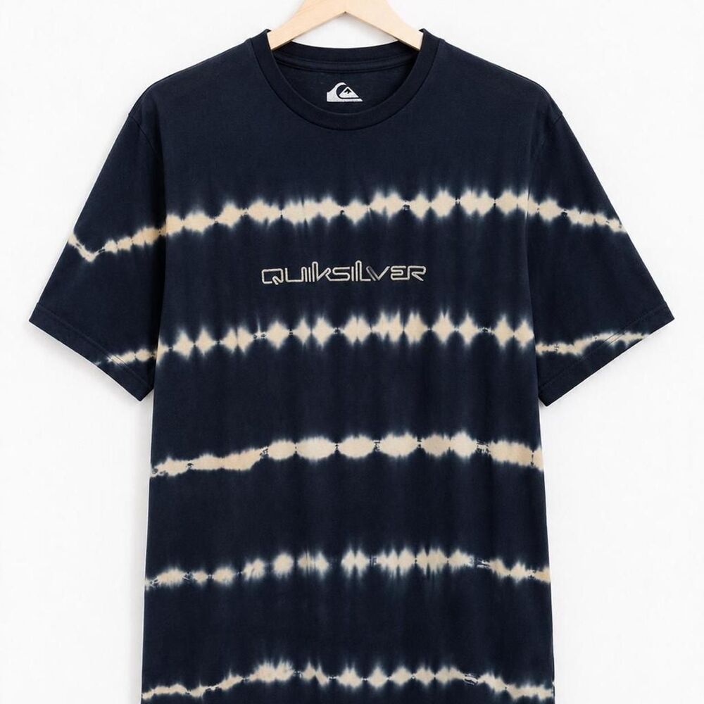 Quiksilver Men's Navy and Blue T-shirt